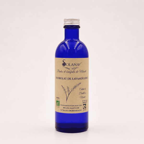 Offrez-vous un flacon d’hydrolat de lavande, le soin naturel aux multiples bienfaits pour votre peau et votre esprit. Solana Mantet